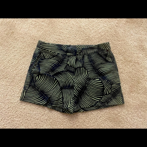 Ann Taylor Palm Print Green Shorts - Picture 1 of 1